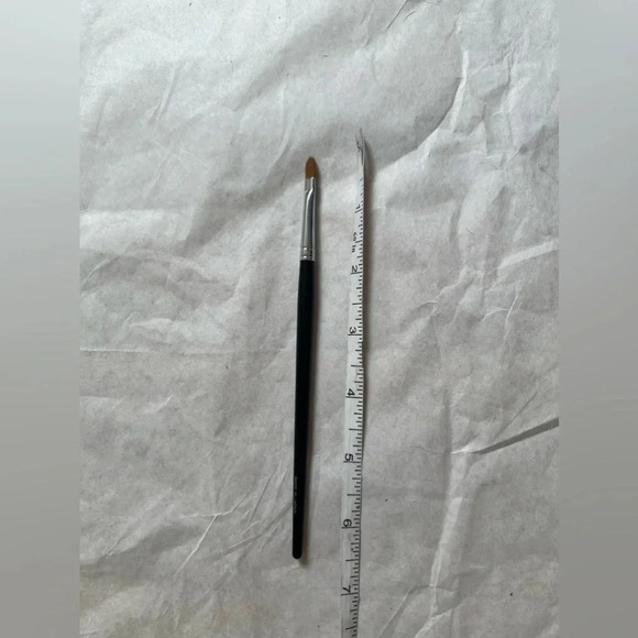 shu uemura Brush 6M Sable Lip & Concealer Brush Japan New - Picture 3 of 5